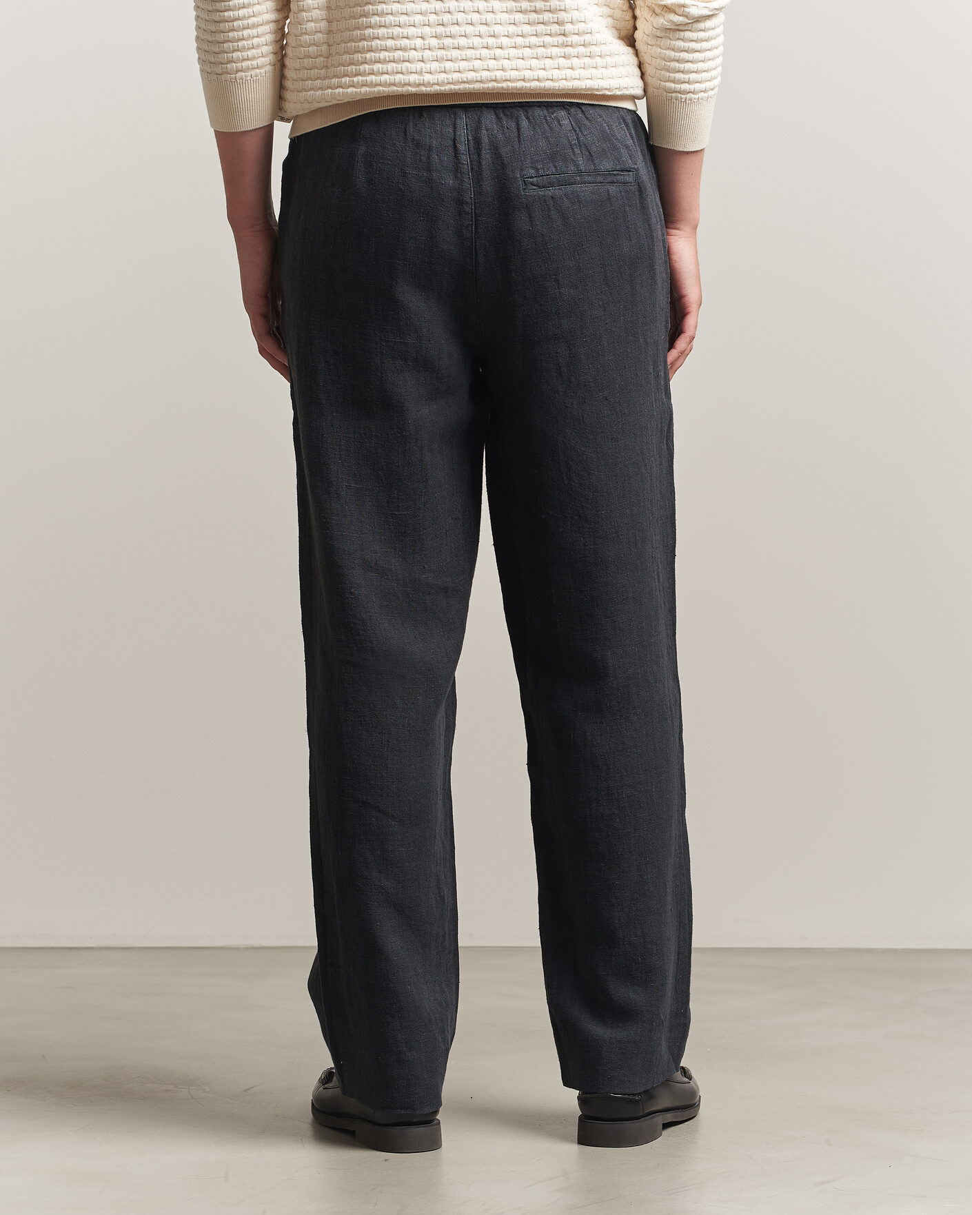 Men | Trousers | A Day's March | Tamiat Linen Drawstring Trousers Black