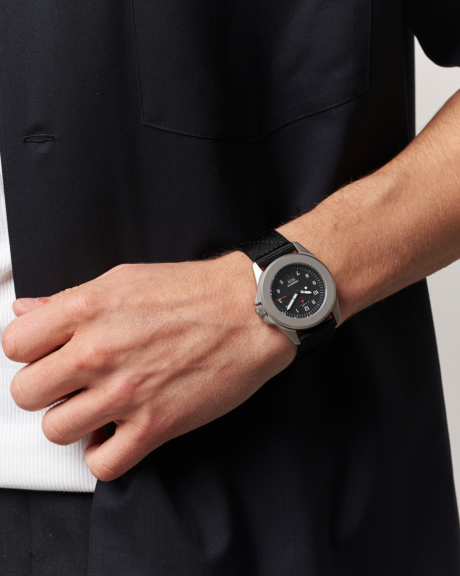 Men | UNIMATIC UT4 GMT Toolwatch Black | UNIMATIC | UT4 GMT Toolwatch Black
