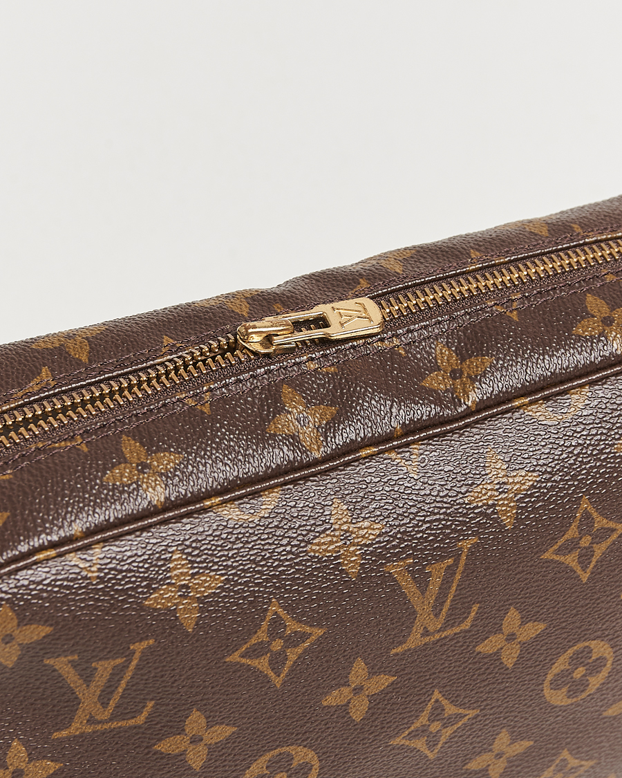Men | Louis Vuitton Pre-Owned Monogram Trousse Toilette 23 | Louis Vuitton Pre-Owned | Monogram Trousse Toilette 23