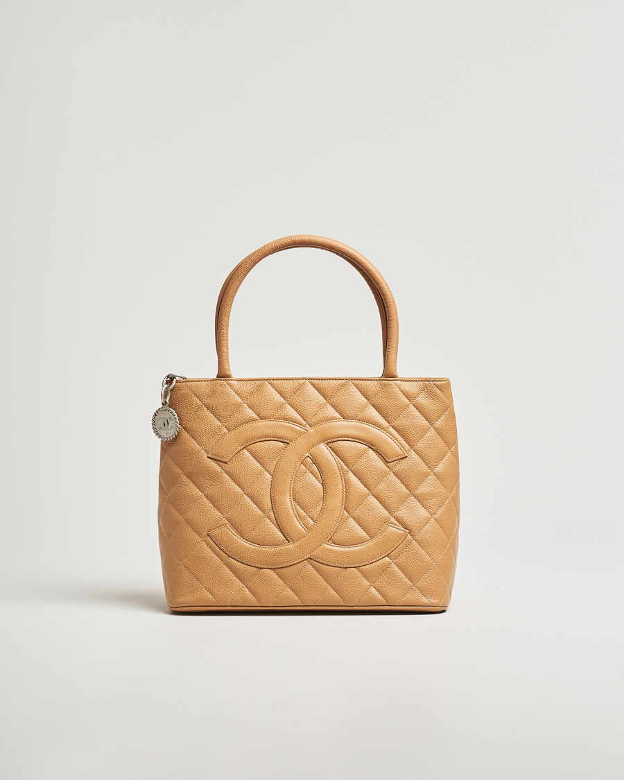 Men | Chanel Pre-Owned Medallion Tote Quilted Caviar Beige | Chanel Pre-Owned | Medallion Tote Quilted Caviar Beige