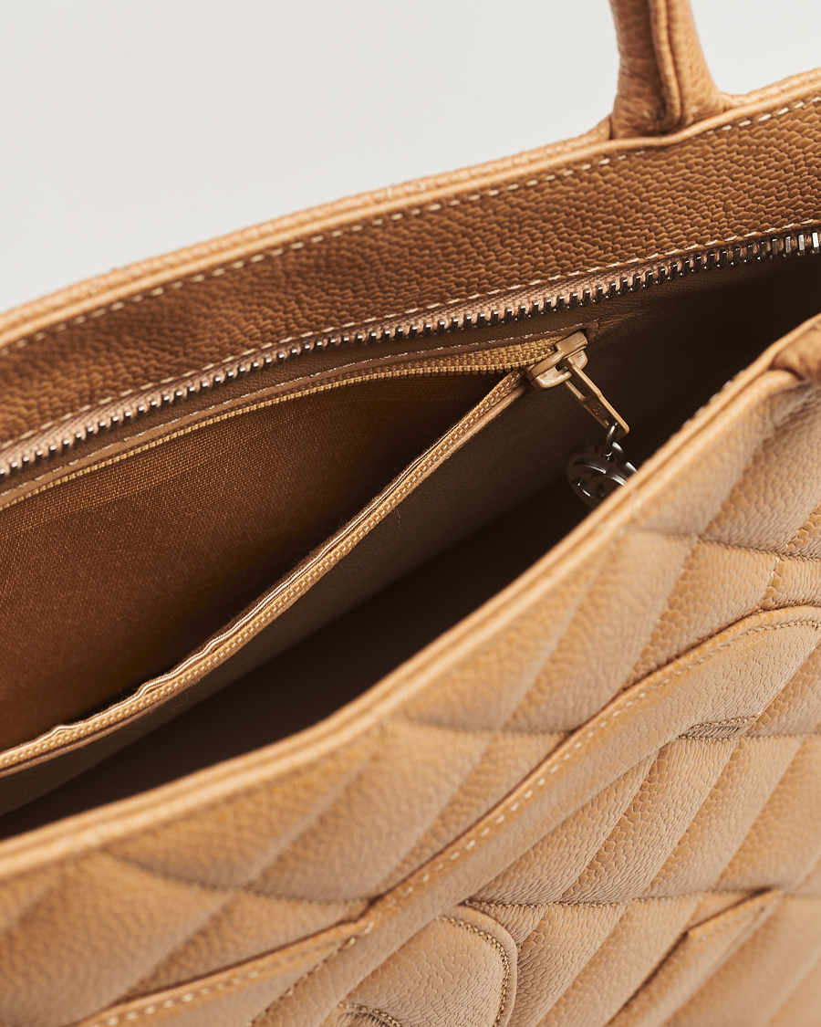 Men | Chanel Pre-Owned Medallion Tote Quilted Caviar Beige | Chanel Pre-Owned | Medallion Tote Quilted Caviar Beige