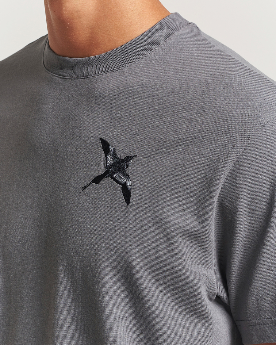 Men | T-Shirts | Axel Arigato | Micro Bee Bird T-Shirt Steel Grey