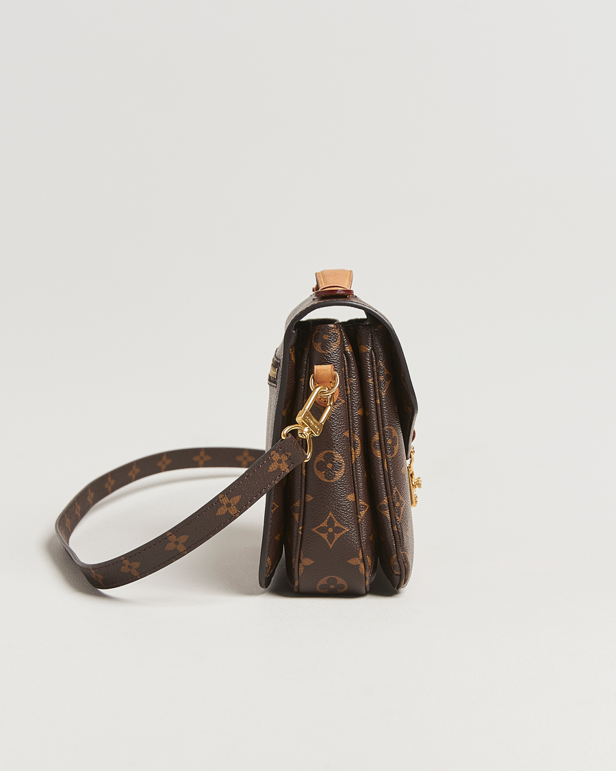 Men | Louis Vuitton Pre-Owned Pochette Métis Monogram | Louis Vuitton Pre-Owned | Pochette Métis Monogram