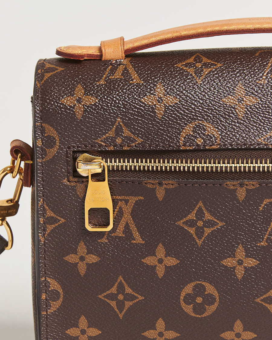 Men | Louis Vuitton Pre-Owned Pochette Métis Monogram | Louis Vuitton Pre-Owned | Pochette Métis Monogram