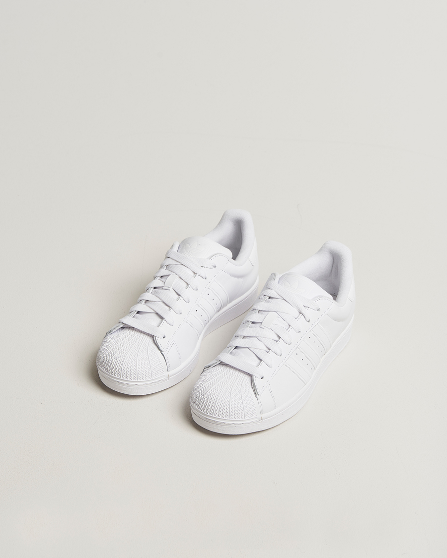 adidas superstars triple white