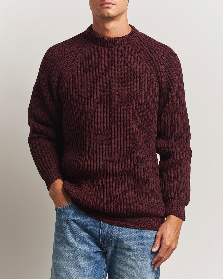 Men | Sweaters & Knitwear | Gloverall | Fisherman Rib Chunky Wool Crew Neck Burgundy
