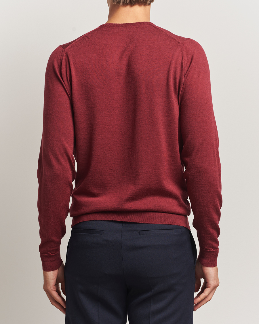 Men | Sweaters & Knitwear | John Smedley | Lundy Extra Fine Merino Crew Neck Wolf Red