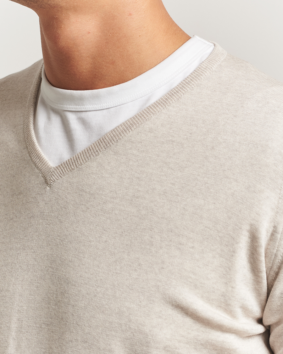 Men | Sweaters & Knitwear | John Smedley | Bobby Extra Fine Merino V-Neck Pullover Grey Fleece