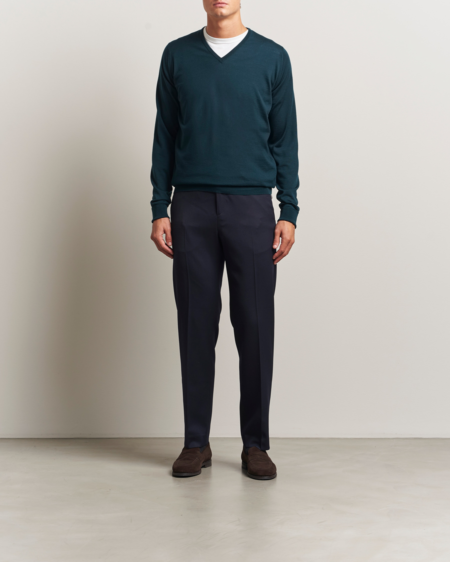 John Smedley Bobby Extra Fine Merino V-Neck Pullover Richardson