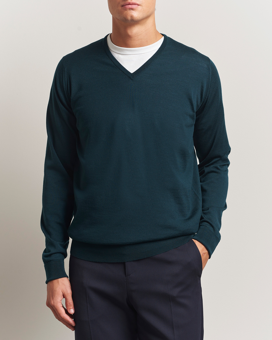 John Smedley Bobby Extra Fine Merino V-Neck Pullover Richardson