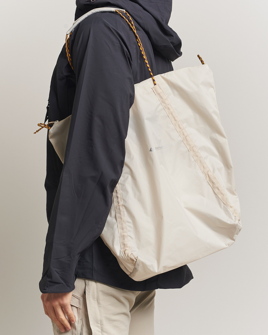 Men | Bags | Klättermusen | Gebo 23L Lightweight Totebag Putty Grey