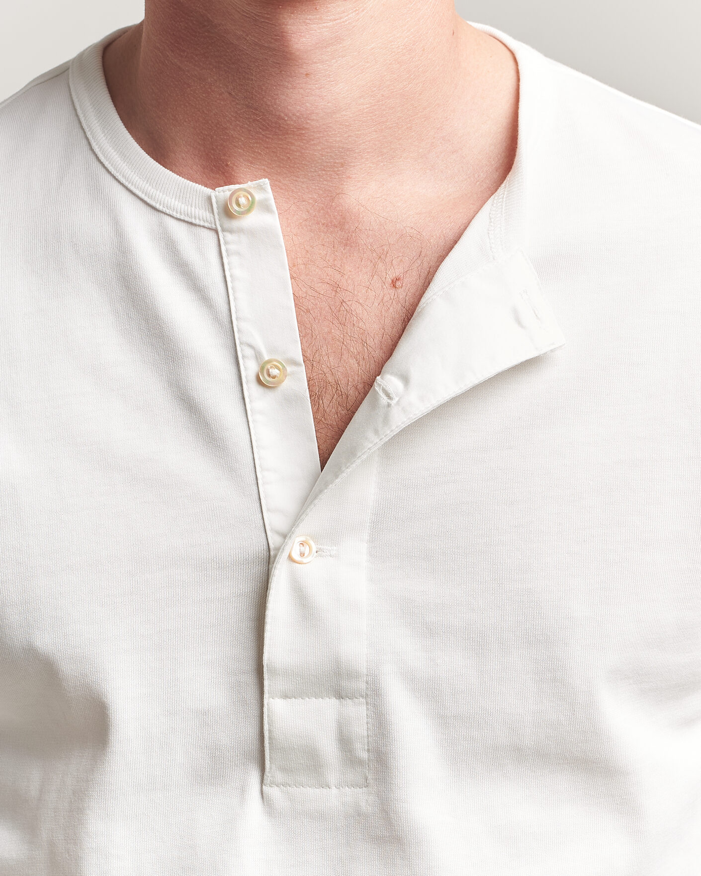 Men | Sweaters & Knitwear | Merz b. Schwanen | Classic Fit Sturdy Organic Cotton Henley White