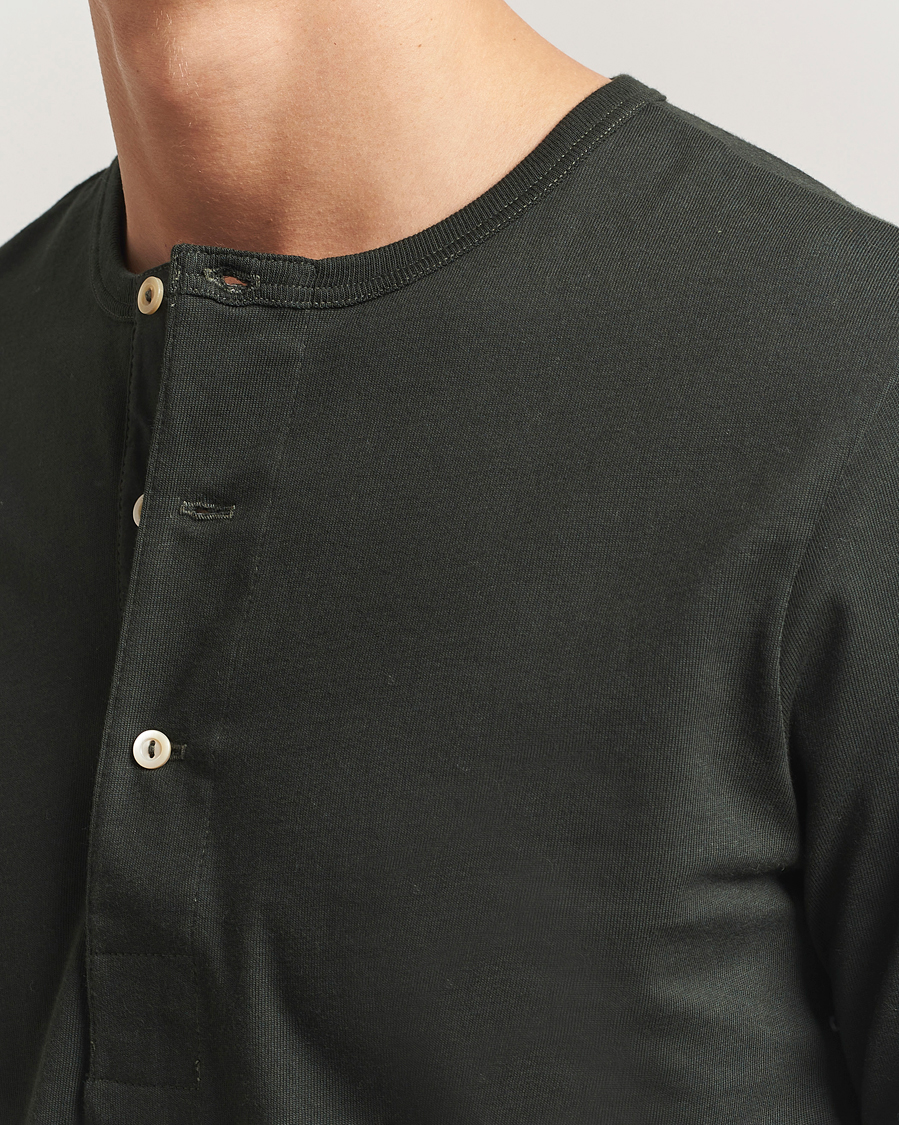 Men | Sweaters & Knitwear | Merz b. Schwanen | Classic Fit Sturdy Organic Cotton Henley Forest Green