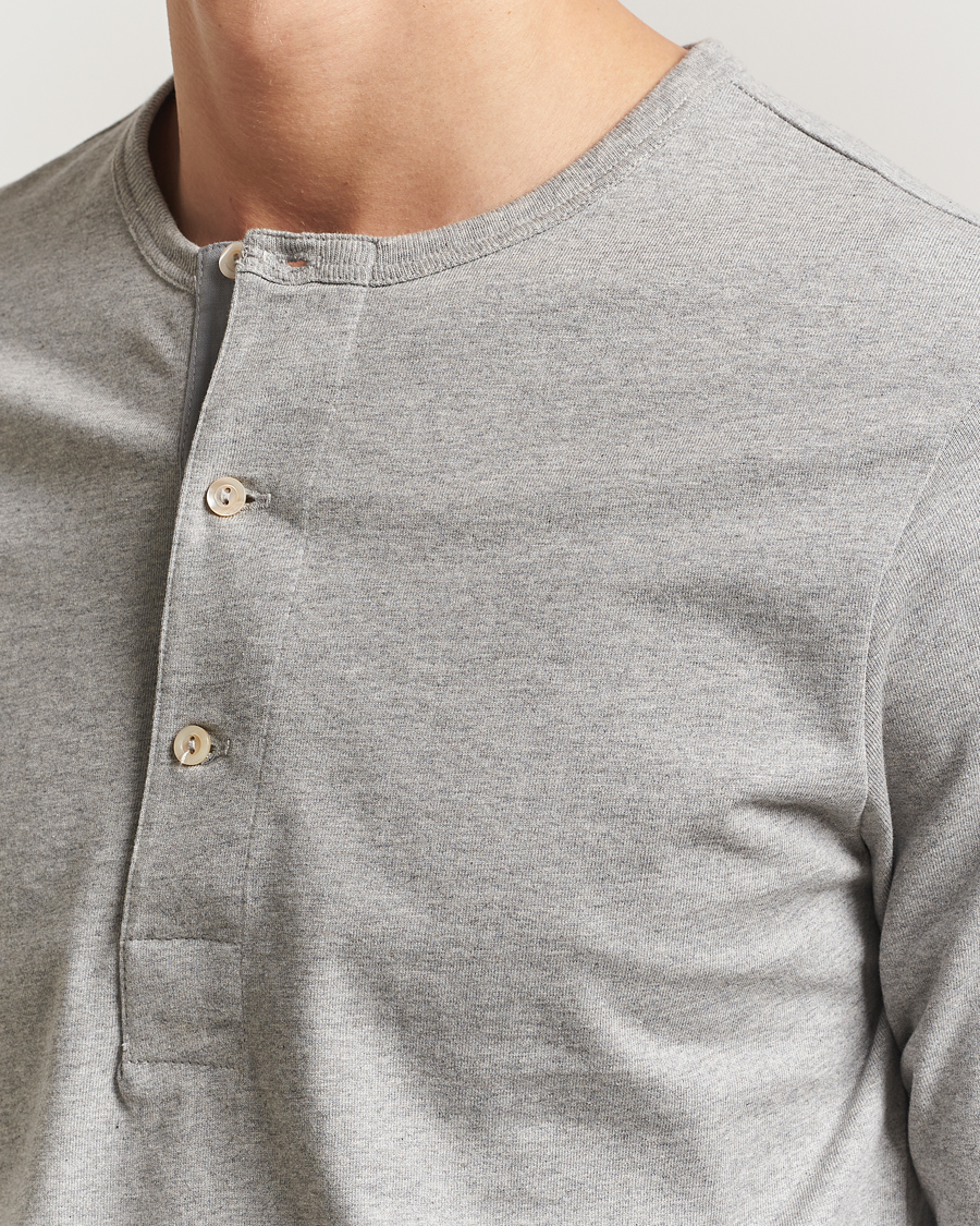 Men | Sweaters & Knitwear | Merz b. Schwanen | Classic Fit Sturdy Organic Cotton Henley Grey Melange
