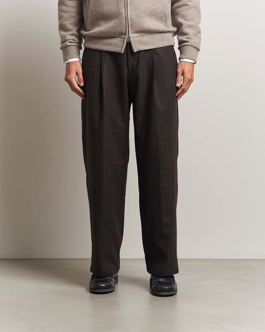 Men | Trousers | NN07 | Kay Wool Pleated Pinstriped Trousers Brown
