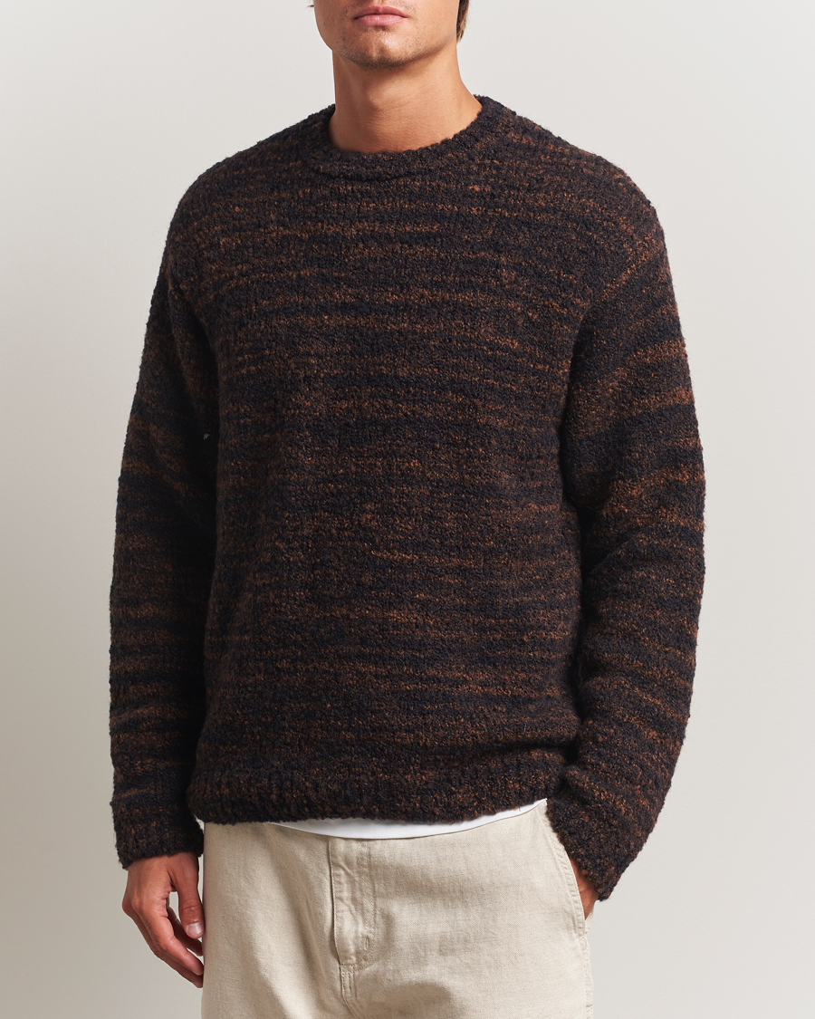 Men | Sweaters & Knitwear | Nudie Jeans | Gurra Bouclé Knitted Sweater Black/Brown