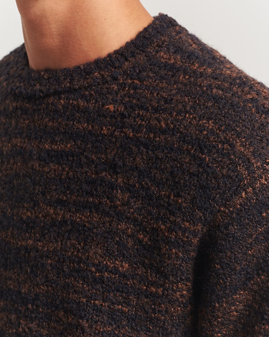 Men | Sweaters & Knitwear | Nudie Jeans | Gurra Bouclé Knitted Sweater Black/Brown