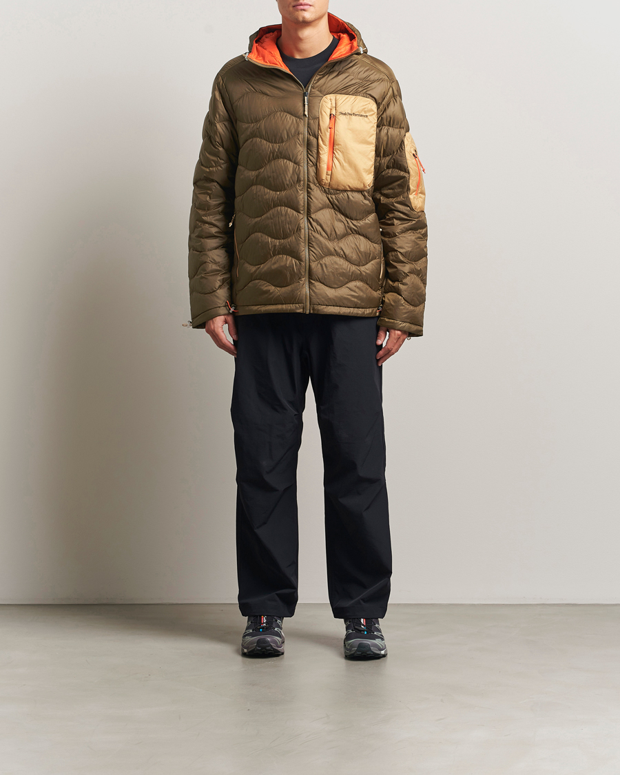Men | Coats & Jackets | Peak Performance | Helium Utility Down Hooded Jacket Meadow Moss/Sierra Sand