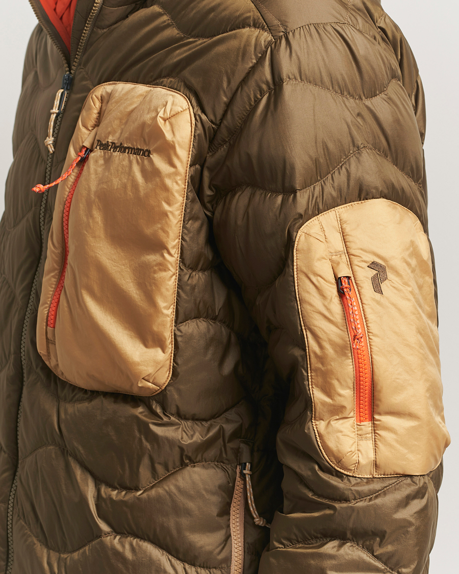 Men | Coats & Jackets | Peak Performance | Helium Utility Down Hooded Jacket Meadow Moss/Sierra Sand