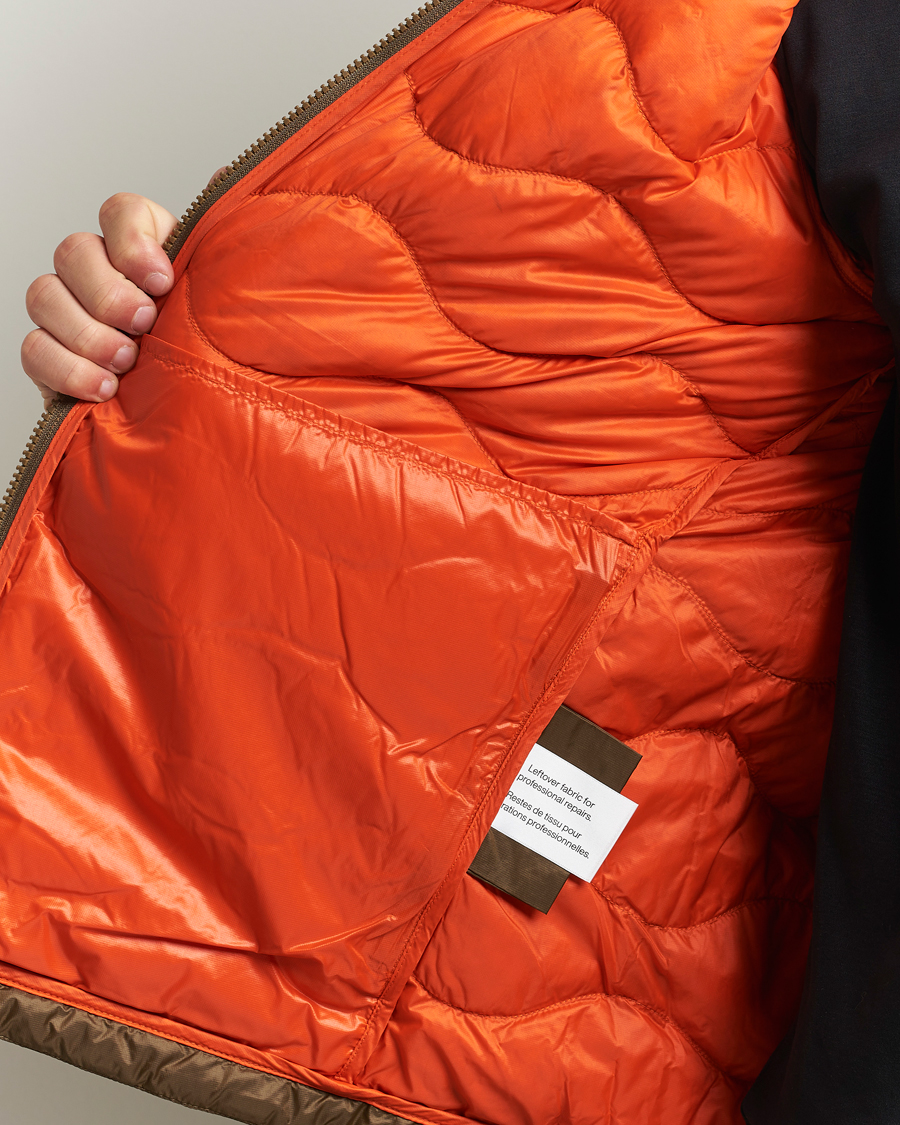 Men | Coats & Jackets | Peak Performance | Helium Utility Down Hooded Jacket Meadow Moss/Sierra Sand