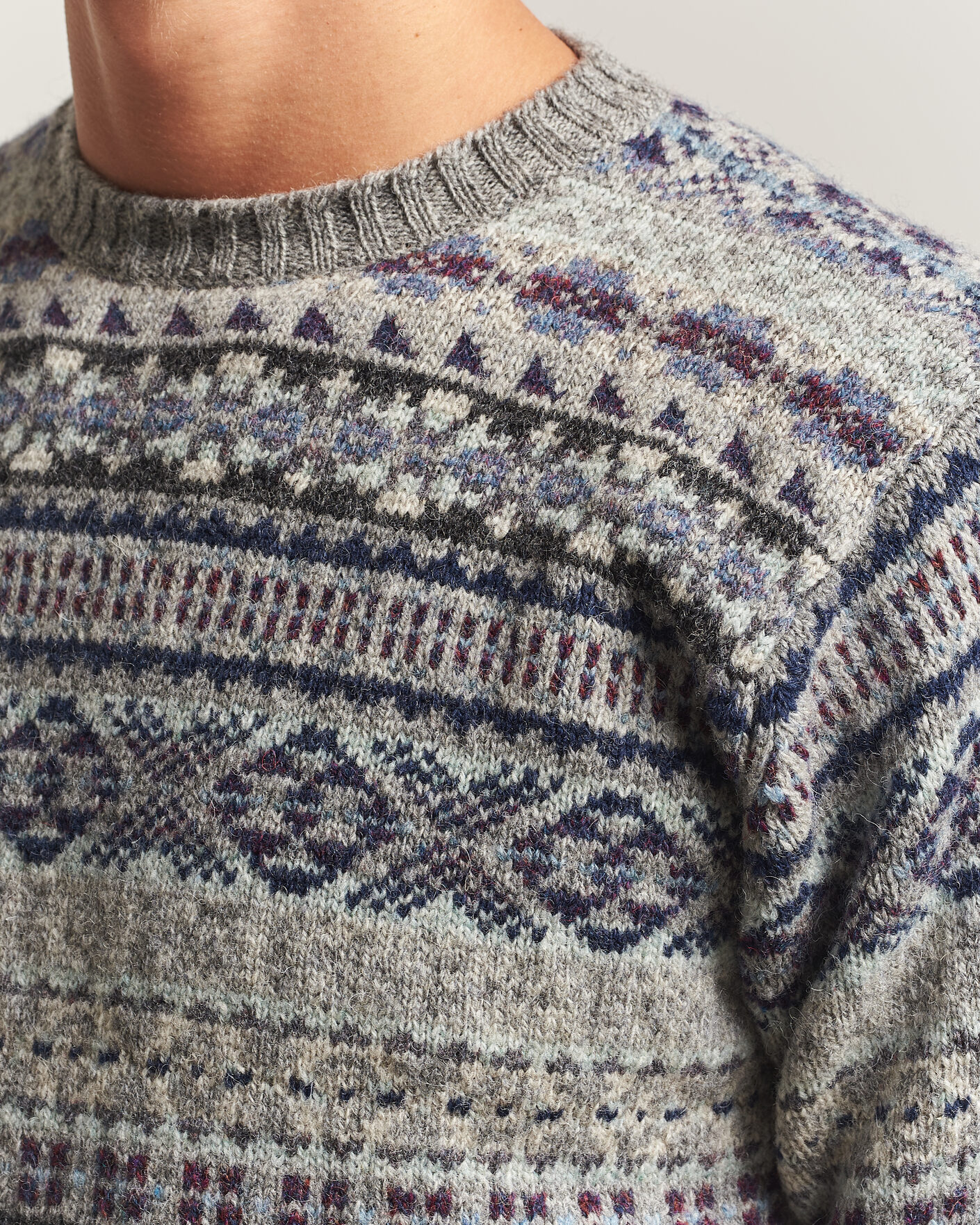 Men | Sweaters & Knitwear | Jamieson's of Shetland | Jamiesons Of Shetland All Over Fair Isle Pullover Crew Neck Light Grey