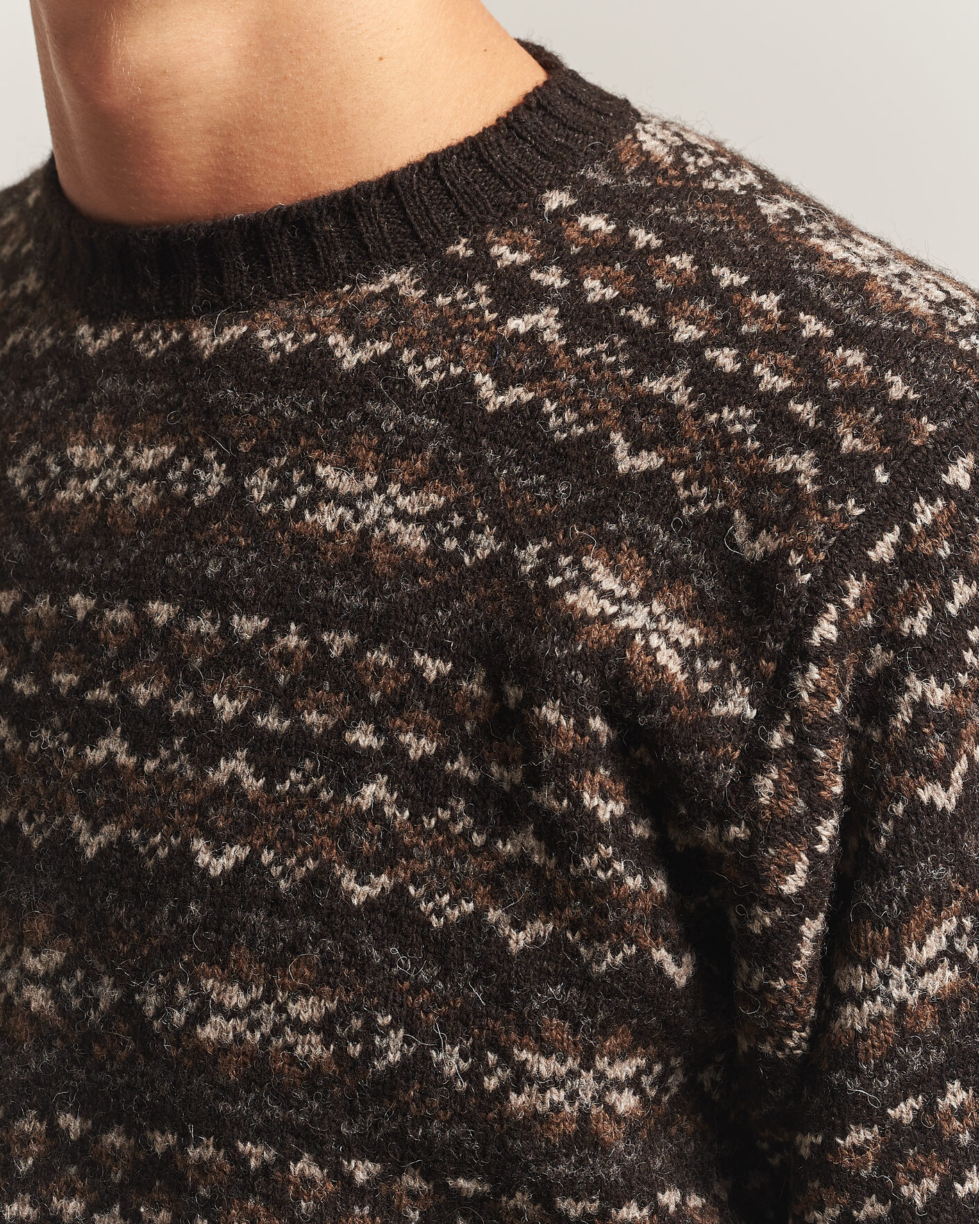 Men | Sweaters & Knitwear | Jamieson's of Shetland | Jamiesons Of Shetland All Over Fair Isle Pullover Crew Neck Dark Brown