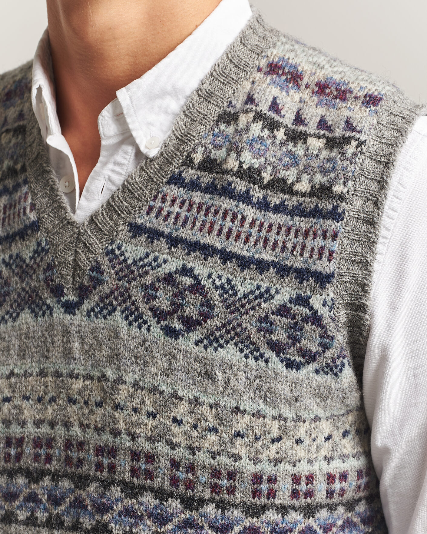 Men | Sweaters & Knitwear | Jamieson's of Shetland | Jamiesons Of Shetland All Over Fair Isle Slipover Light Grey
