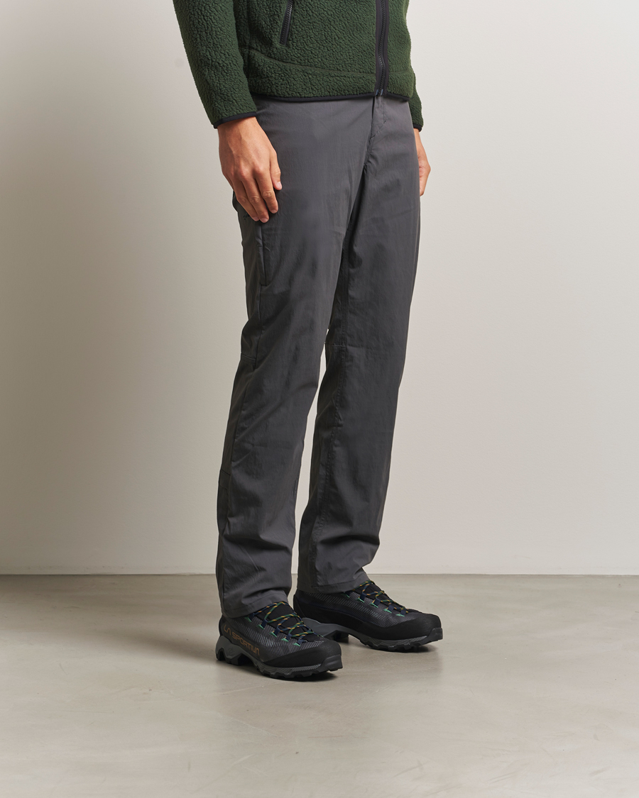 Men | Boots | La Sportiva | Aequilibrium GTX Hiking Boots Carbon/Jungle