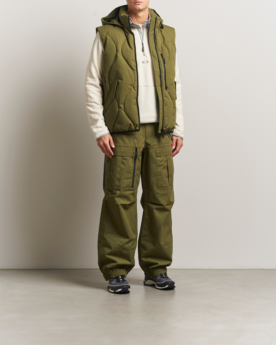 Oakley Baldface Puffer Vest Army Green at CareOfCarl.com
