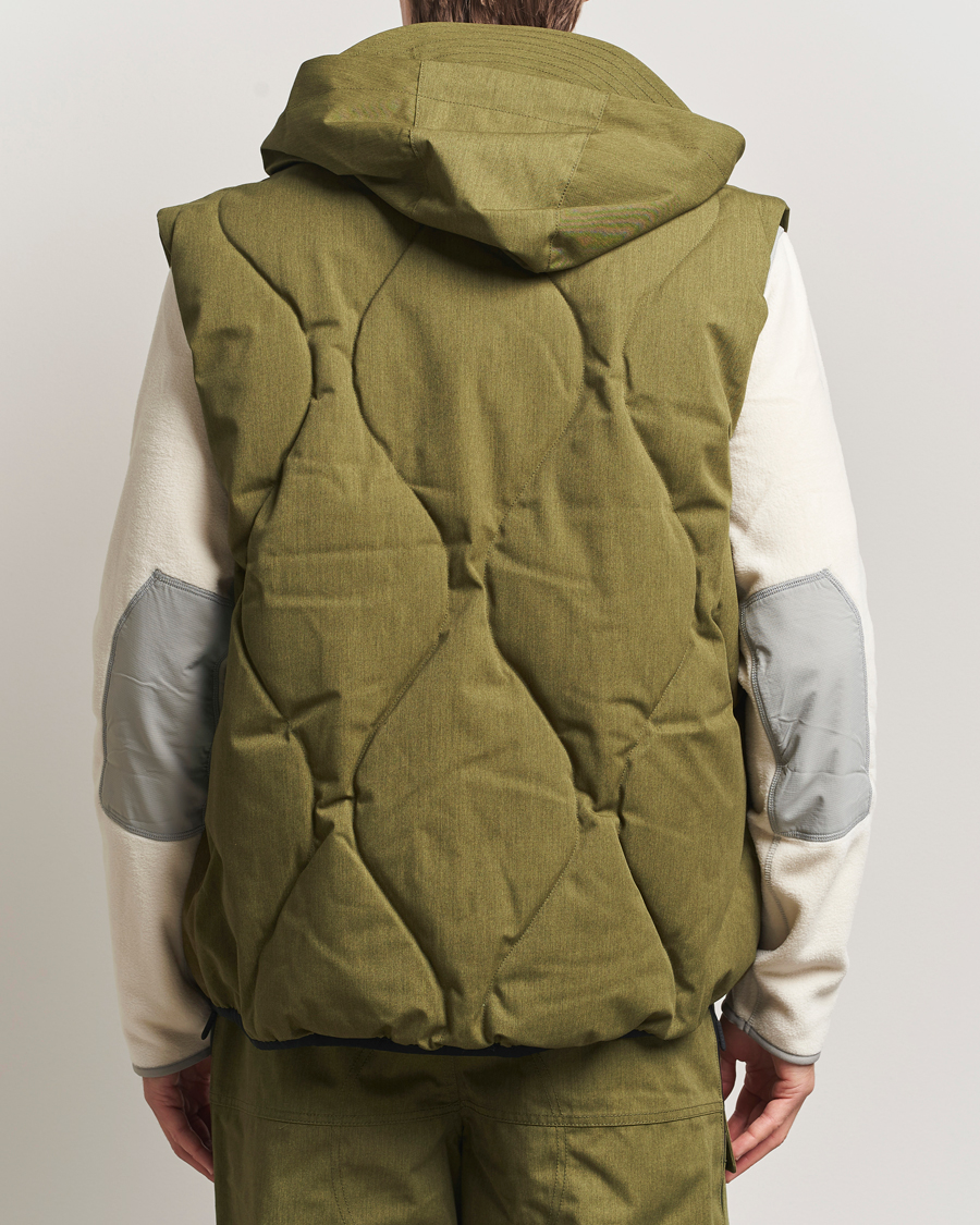 Oakley Baldface Puffer Vest Army Green at CareOfCarl.com