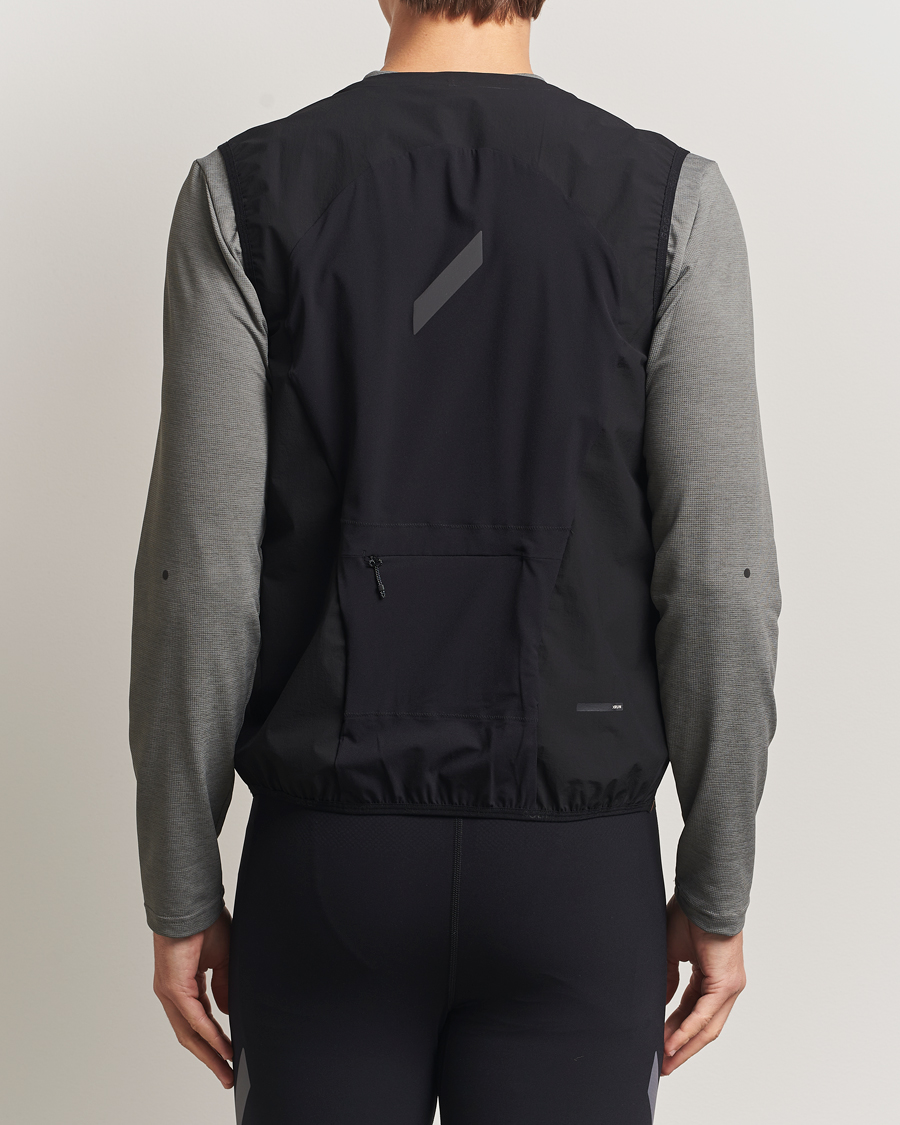 Men | Gilets | SOAR Running | Rainout Gilet Black