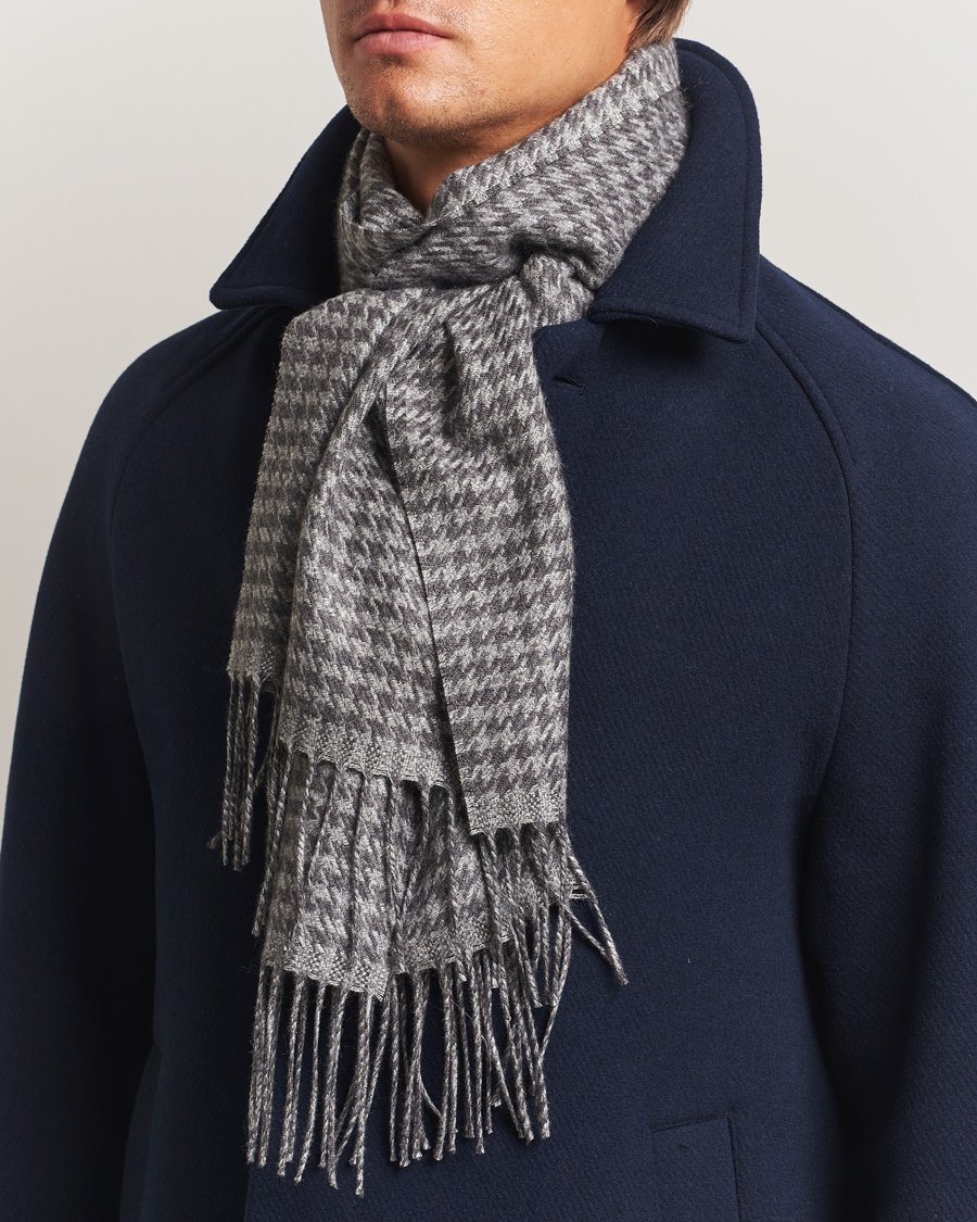 Men | Piacenza Cashmere Cashmere/Silk Houndstooth Scarf Light Grey | Piacenza Cashmere | Cashmere/Silk Houndstooth Scarf Light Grey