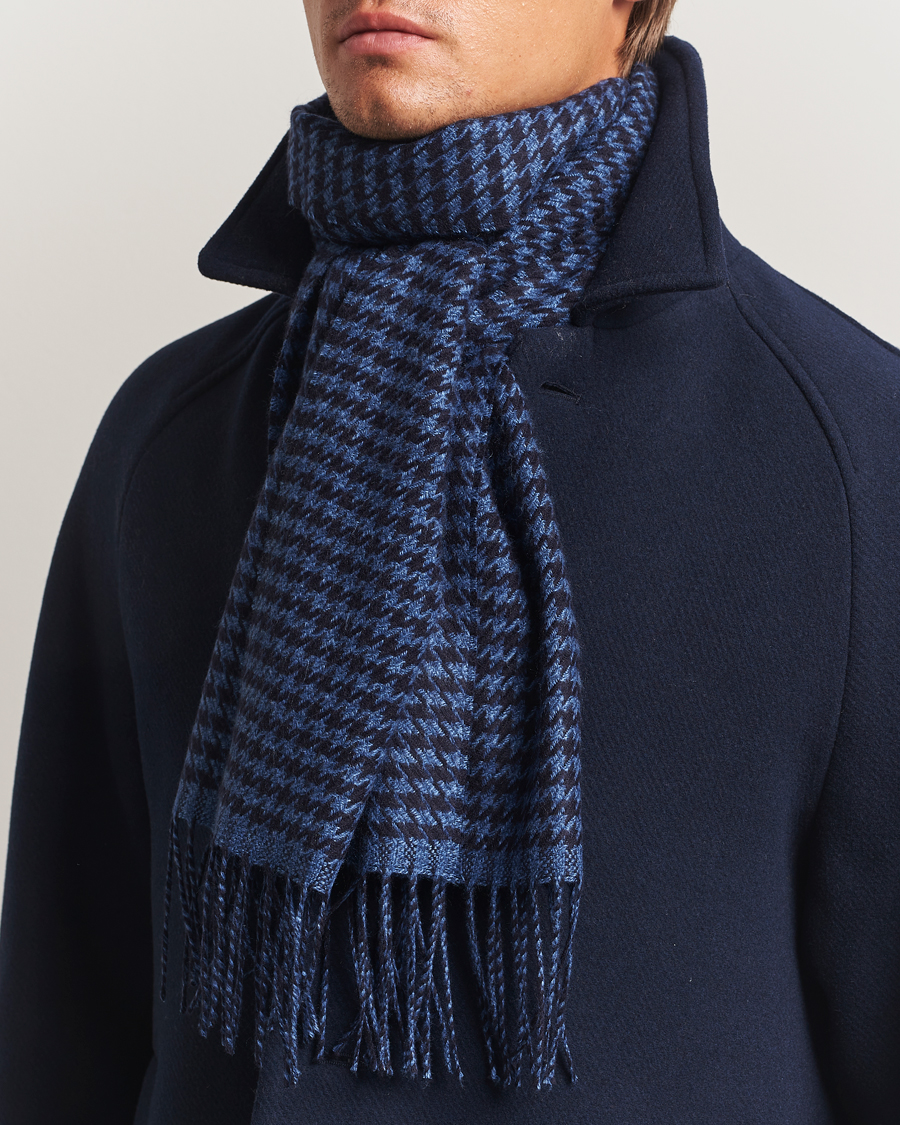 Men | Piacenza Cashmere Cashmere/Silk Houndstooth Scarf Dark Blue | Piacenza Cashmere | Cashmere/Silk Houndstooth Scarf Dark Blue