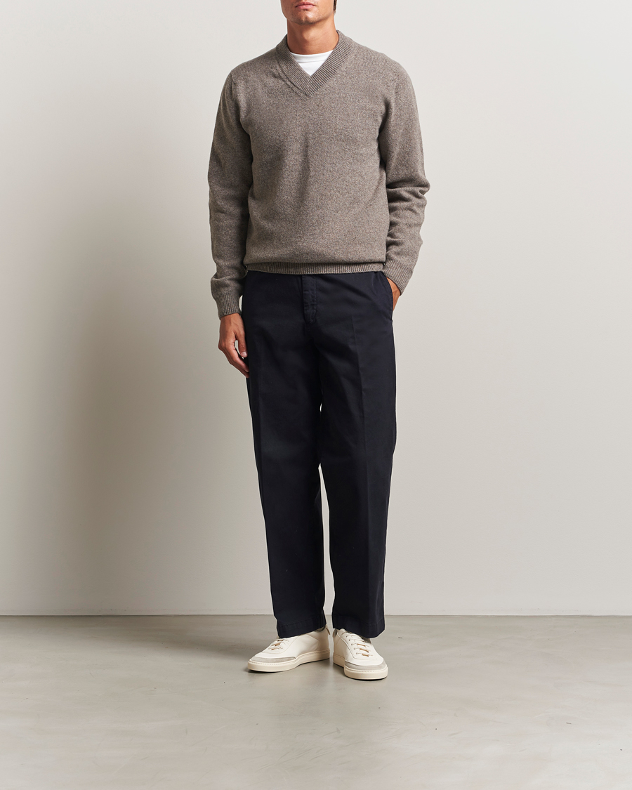 Men | Sweaters & Knitwear | Sunspel | Knitted Lambswool V-Neck Bark