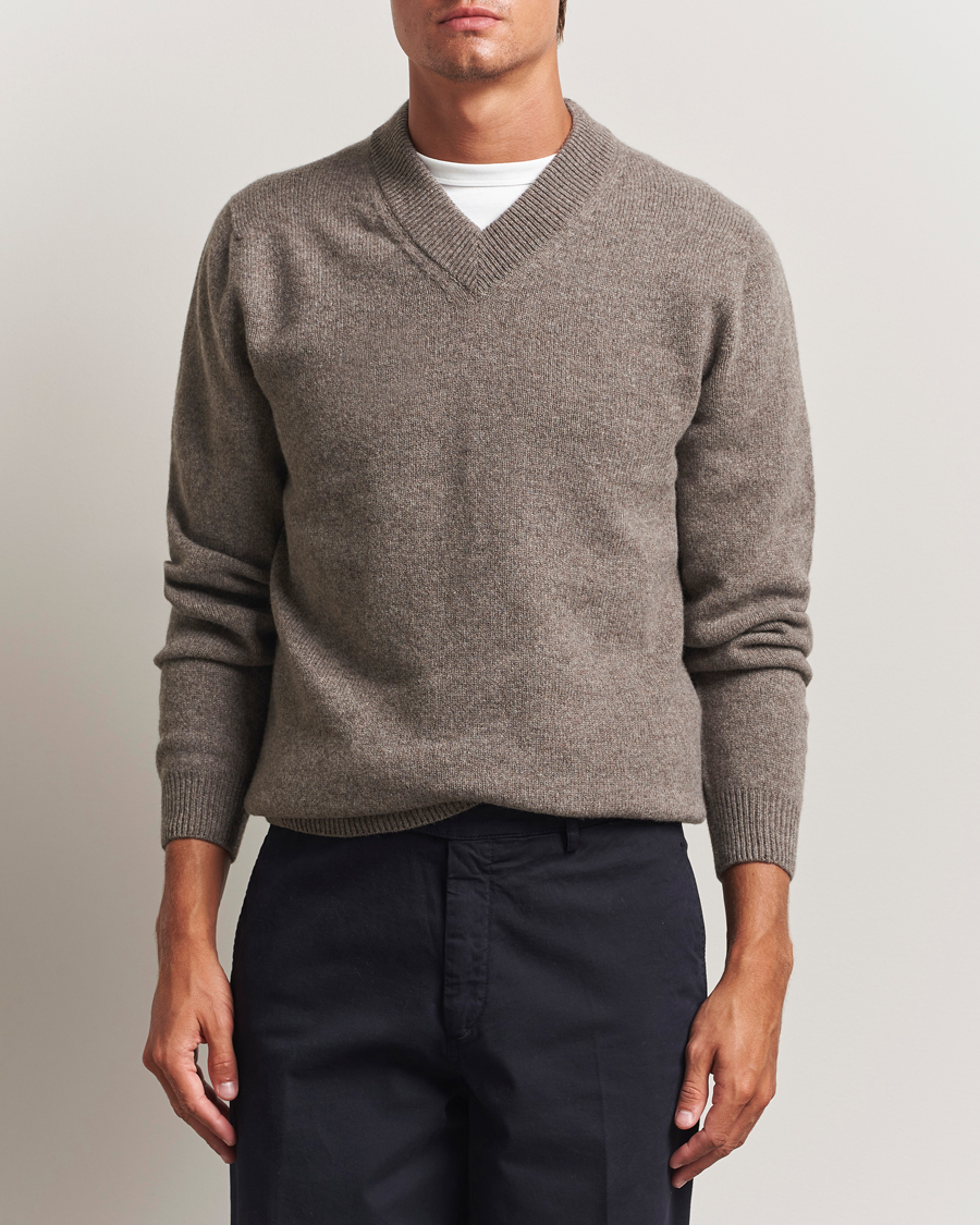 Men | Sweaters & Knitwear | Sunspel | Knitted Lambswool V-Neck Bark