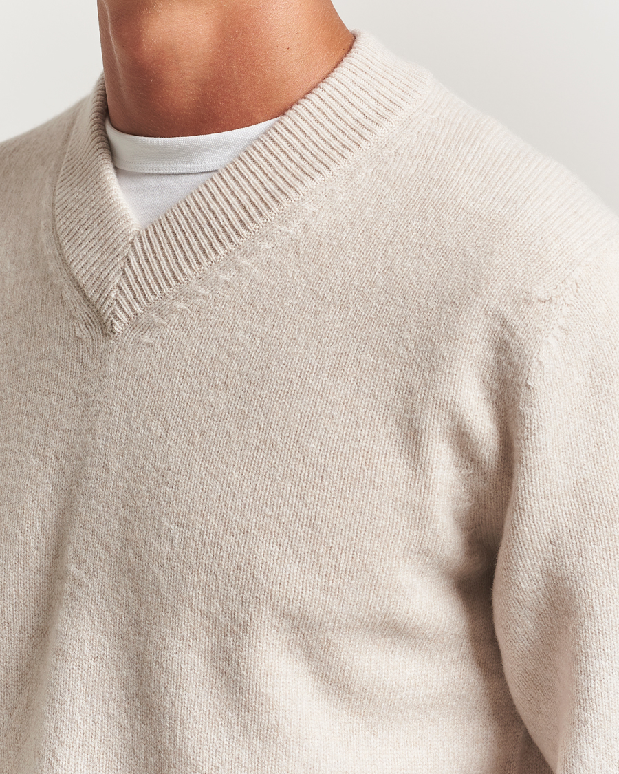 Men | Sweaters & Knitwear | Sunspel | Knitted Lambswool V-Neck Oatmeal Melange