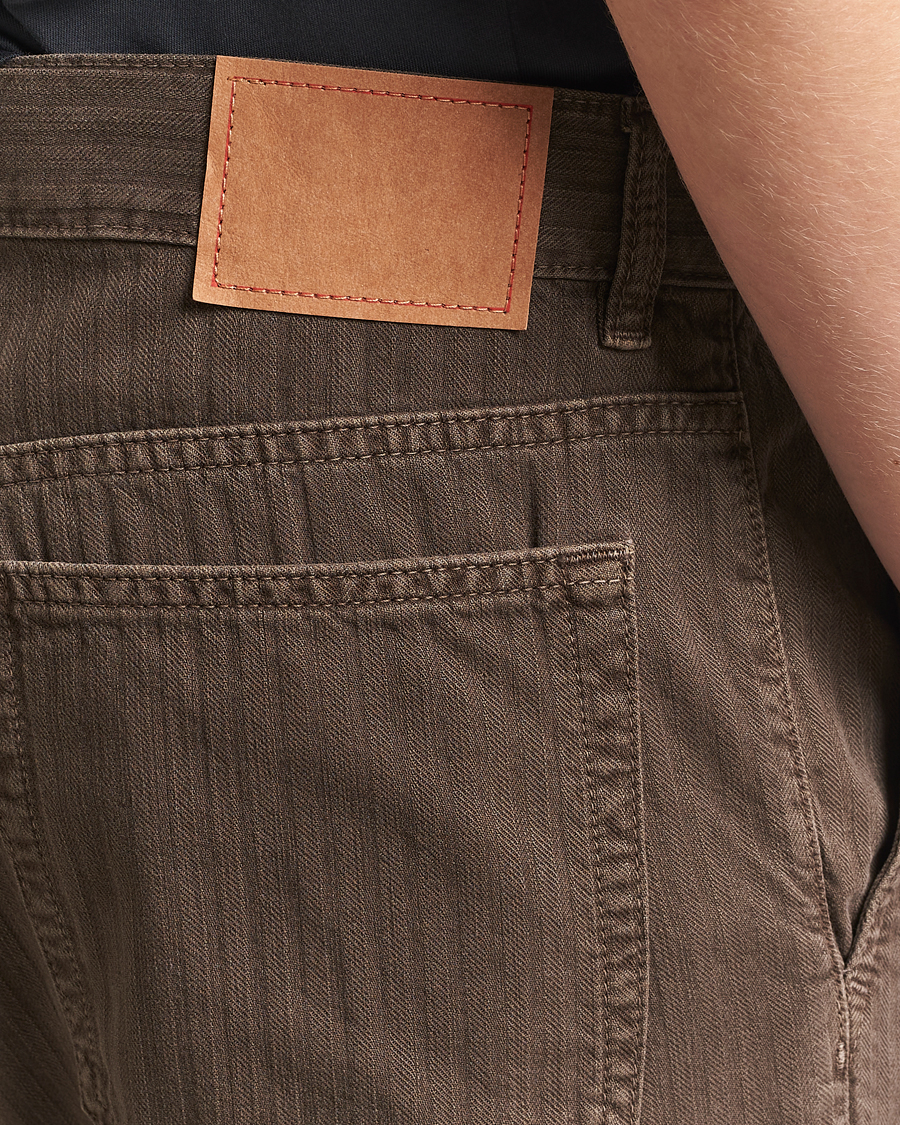 Men | Trousers | Jeanerica | Genua Herringbone Twill Chino Brown