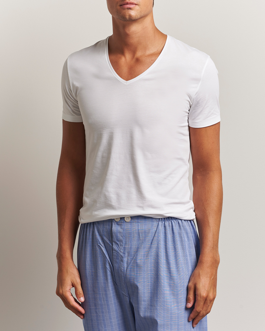 Men | T-Shirts | Derek Rose | Pima Cotton V-Neck T-Shirt White