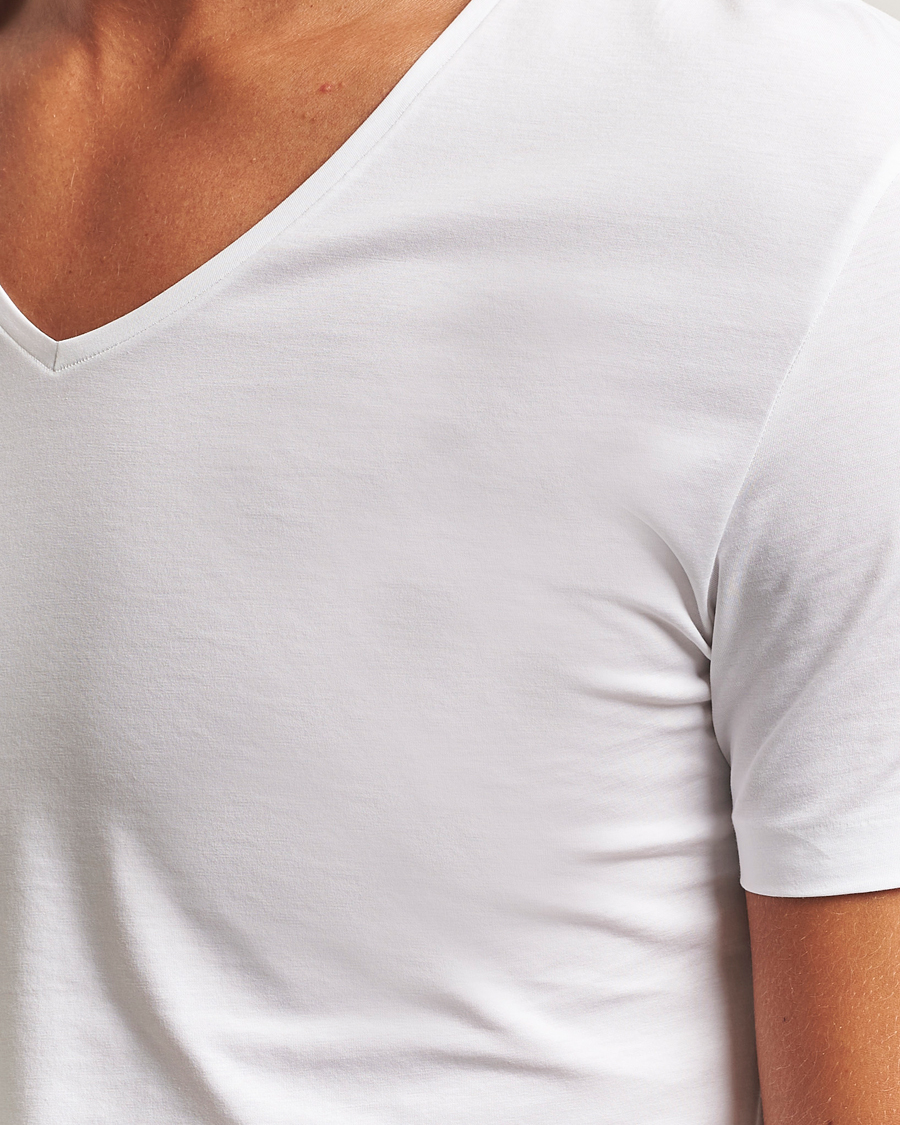 Men | T-Shirts | Derek Rose | Pima Cotton V-Neck T-Shirt White