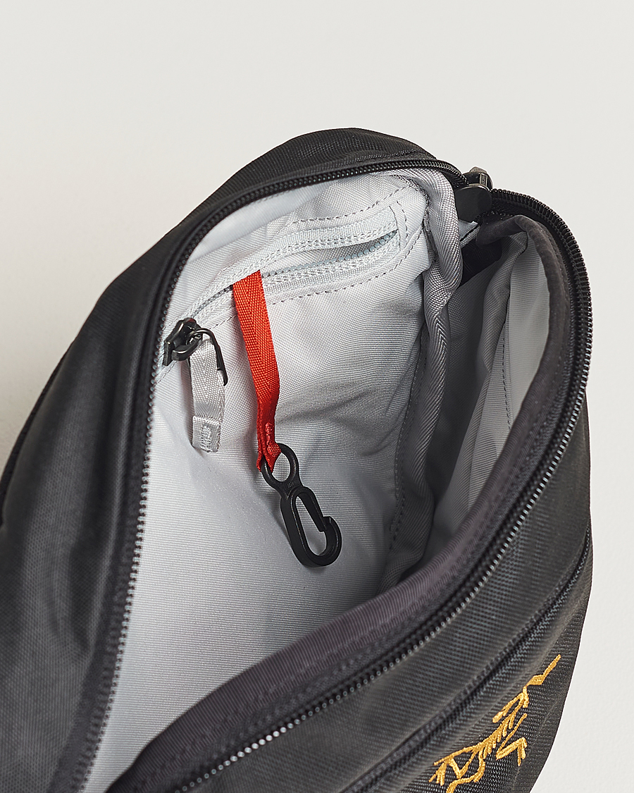Arc'teryx Mantis 2 Waist Pack 24K Black at CareOfCarl.com