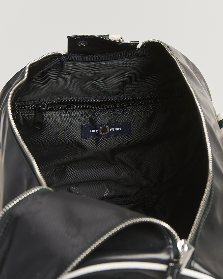 Men | Fred Perry Classic Barrel Bag Night Green/Ecru | Fred Perry | Classic Barrel Bag Night Green/Ecru