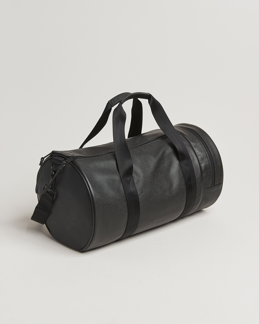 Men | Fred Perry Scotch Grain Leather Barrel Bag Black | Fred Perry | Scotch Grain Leather Barrel Bag Black