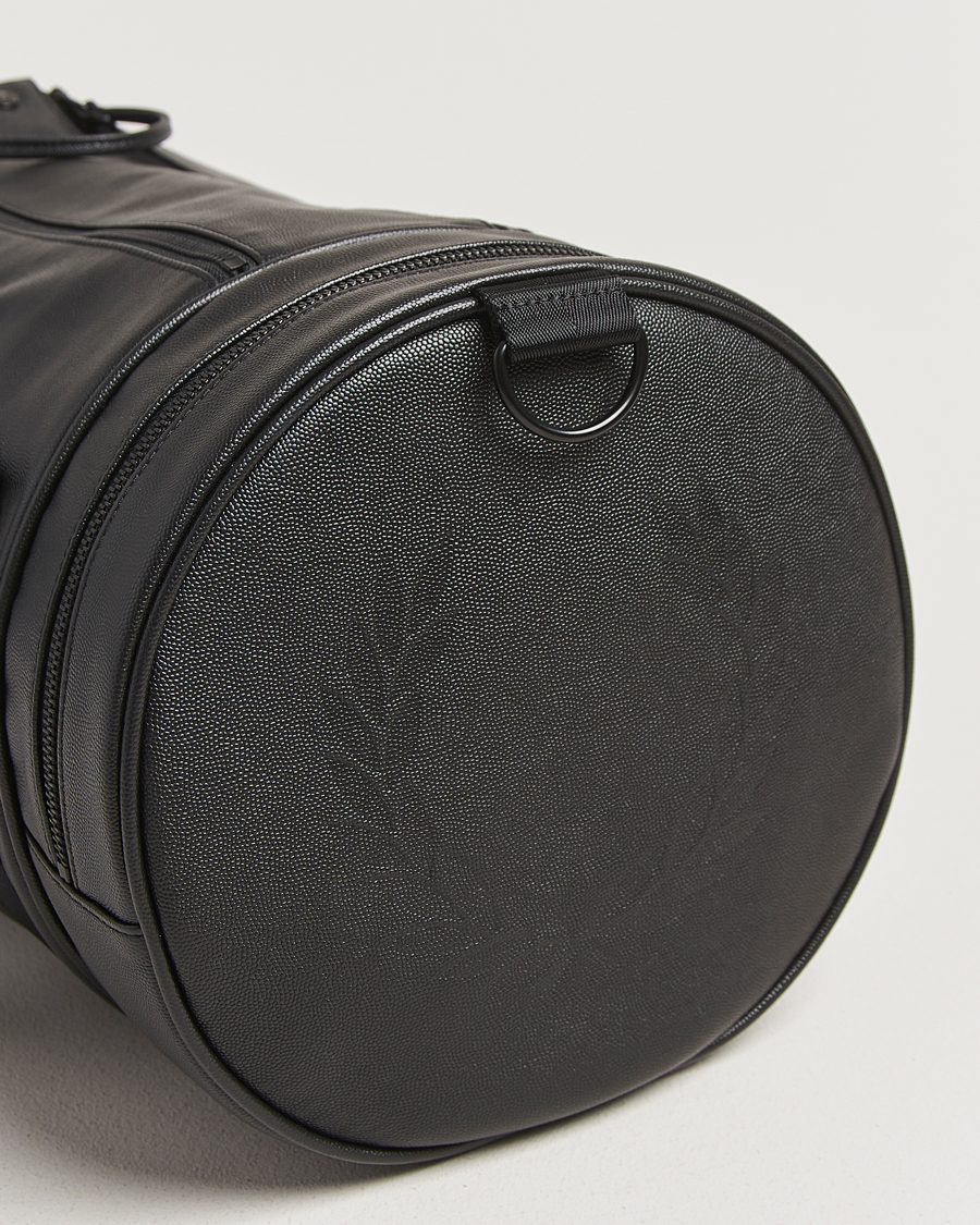 Men | Fred Perry Scotch Grain Leather Barrel Bag Black | Fred Perry | Scotch Grain Leather Barrel Bag Black