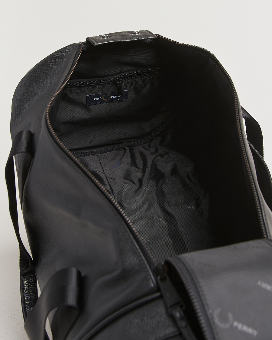 Men | Fred Perry Scotch Grain Leather Barrel Bag Black | Fred Perry | Scotch Grain Leather Barrel Bag Black