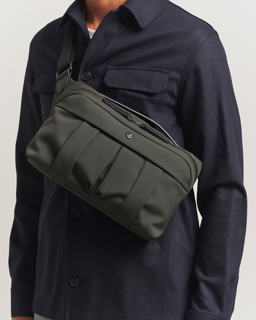 Men | Bags | Mismo | M/S Passage Sling Bag Shelter Green/Black
