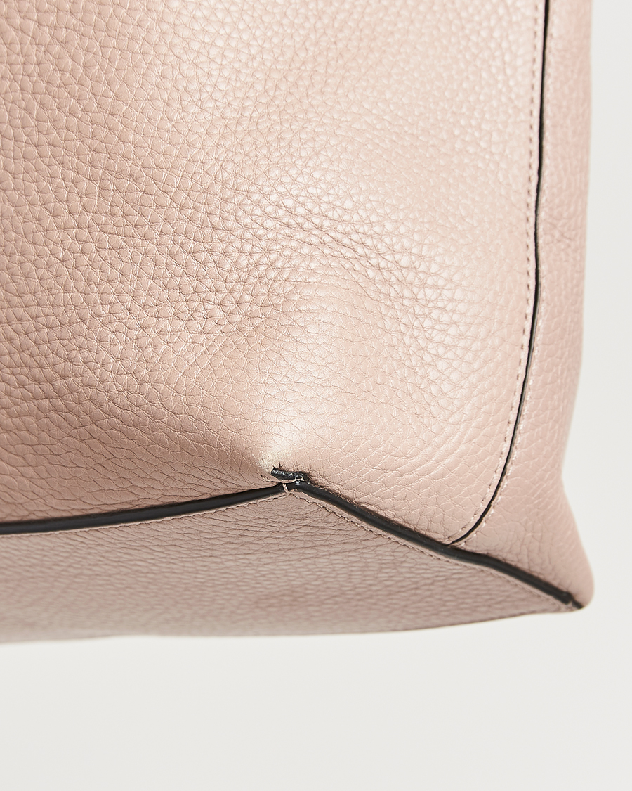 Men | Valentino Pre-Owned Medium Rockstud Tote Bag Poudre | Valentino Pre-Owned | Medium Rockstud Tote Bag Poudre