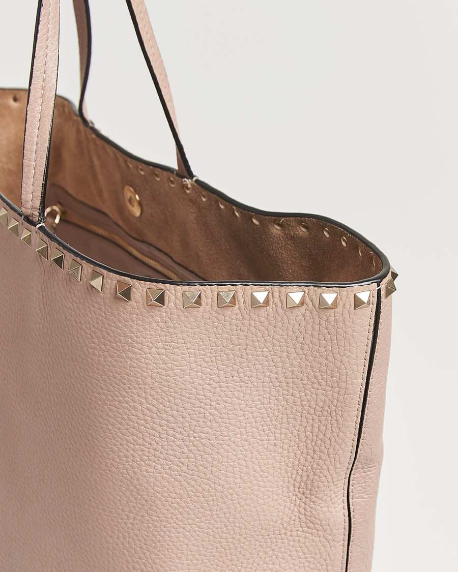 Men | Valentino Pre-Owned Medium Rockstud Tote Bag Poudre | Valentino Pre-Owned | Medium Rockstud Tote Bag Poudre