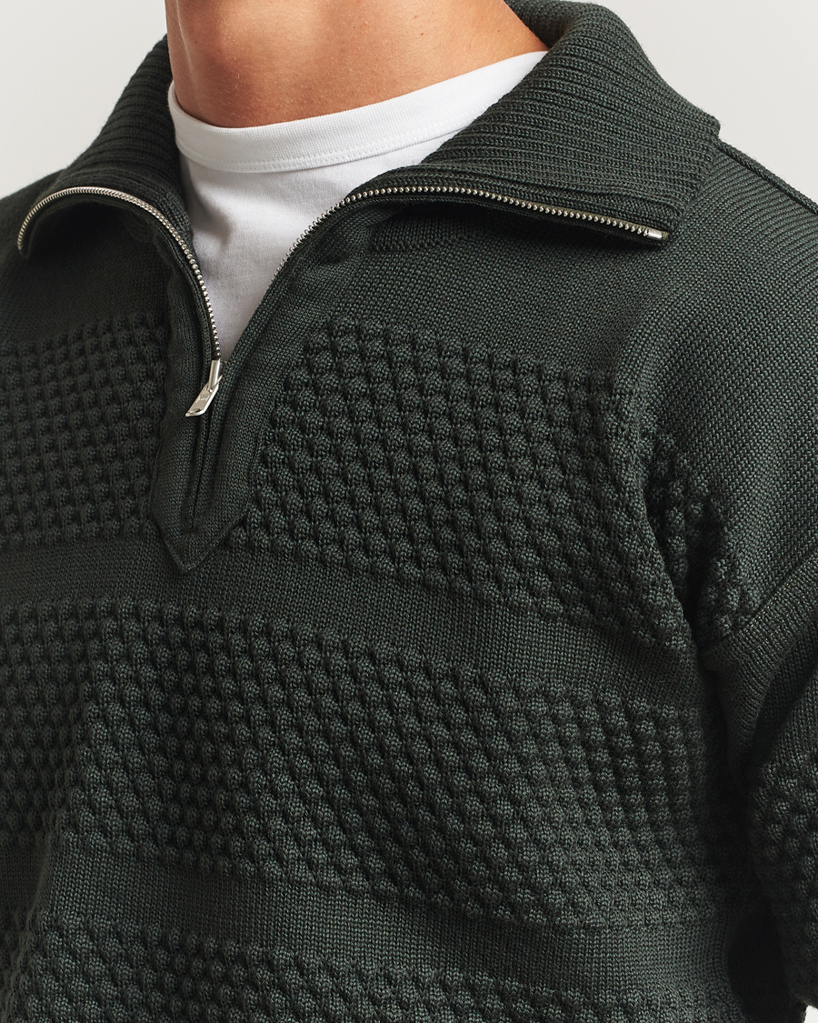 Men | Sweaters & Knitwear | S.N.S. Herning | Fisherman Wool Short Zip Dark Forest Green
