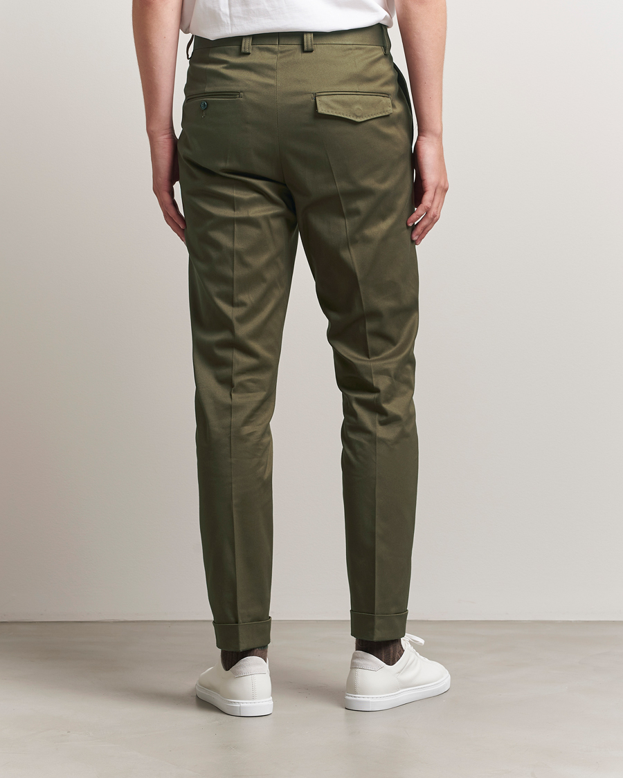 Men | Trousers | Tiger of Sweden | Tenuta Pleated Cotton Trousers Deep Olive