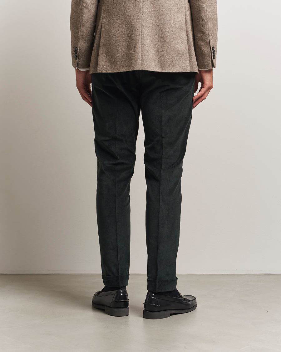 Men | Trousers | Tiger of Sweden | Tenuta Pleated Corduroy Trousers Midnight Green